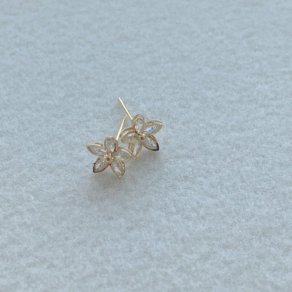 [14K Gold Plated] Flower Stud Earrings - Picture 9 of 9